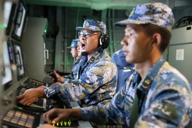 九游体育下载-川蜀鲸鲨队鏖战闽南黑豹队，击剑热身赛火力全开，转换速度占优。中场绞杀压制对手的简单介绍