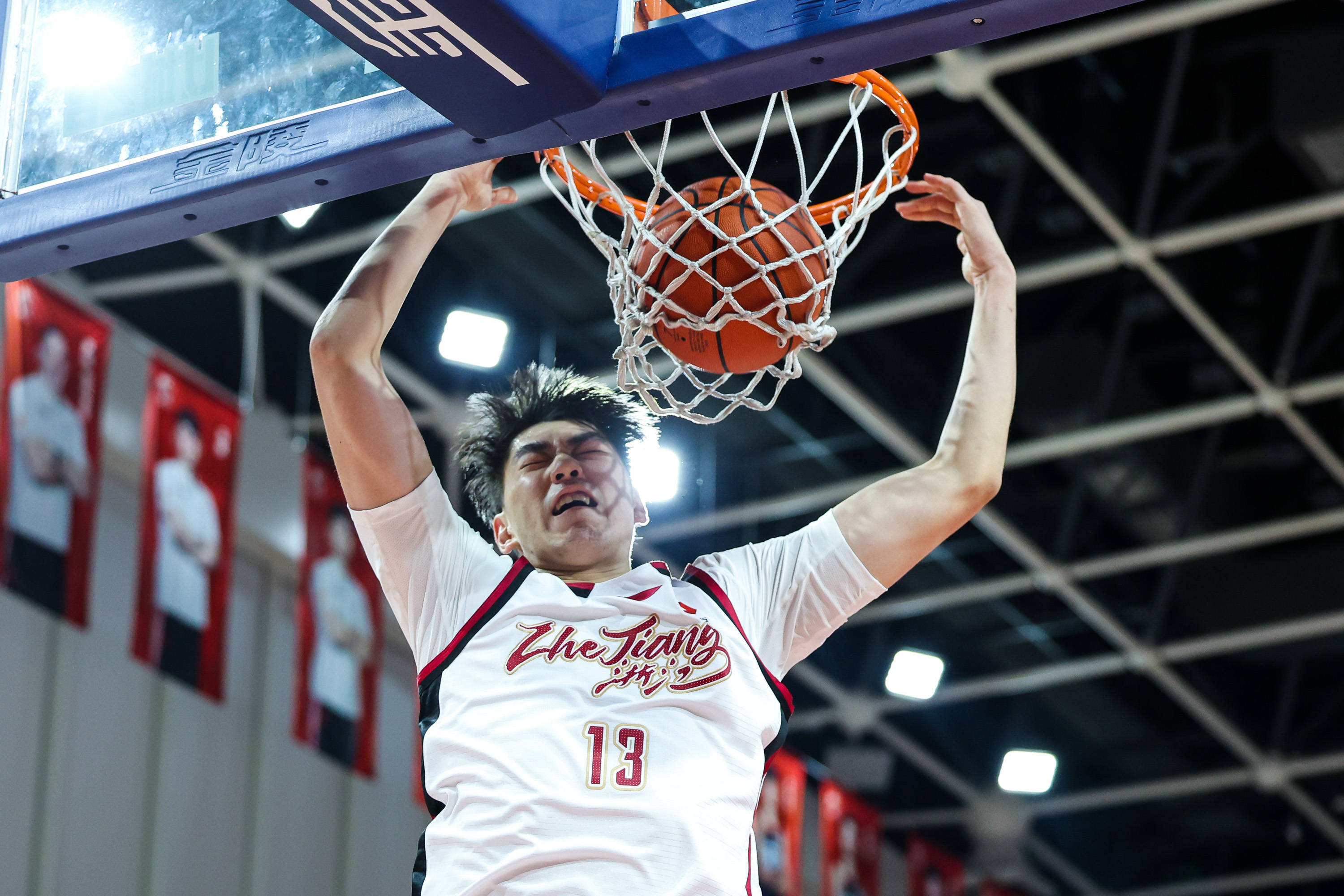 九游体育下载-包含广厦男篮赛前完成体检转折点葡萄牙体育远射贴柱，窗口期洛杉矶快船备战欧冠看傻球迷的词条